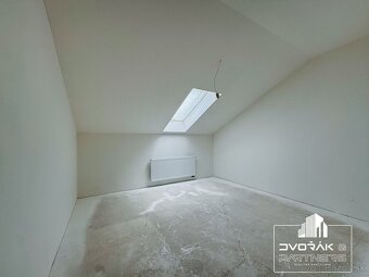 Byty na Hornej - Podkrovný 3-izbový byt v centre Banskej By - 4