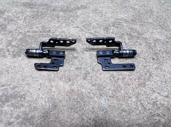 Predám použité pánty na notebook Dell 5520 - 4