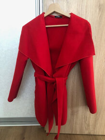 Jarný kabátik v krásnej červenej farbe - 4