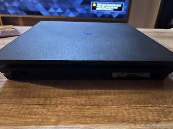 PS4 PRO 1TB Jet black - 4