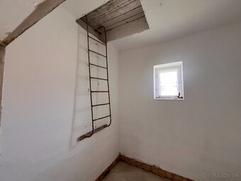MAĎARSKO - MESZES - ZREK. 3 IZBOVÝ RD - 4