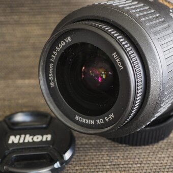Nikon DX AF-S Nikkor 18-55mm - 4