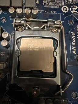 Predám Zakladnu dosku Gigabyte GA-H61M-DS2 DVI + doplnky‼️ - 4