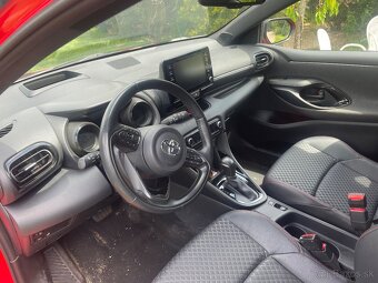 Predám Toyotu Yaris Hybrid - 4