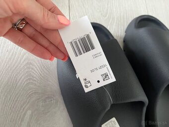 Yeezy slides - 4