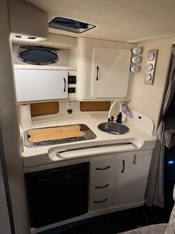 Obytna motorova jachta sea ray 290 sundancer - 4
