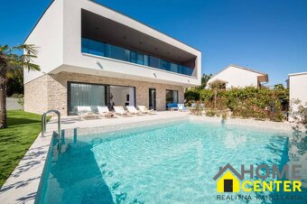 NA PREDAJ novo postavená VILA /200 m2/ pri mori, Rogoznica - 4