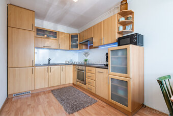 NA PREDAJ PRAŽSKÝ 3 IZBOVÝ BYT S VEĽKOU LODŽIOU - 4