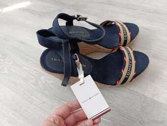 Nové sandále TOMMY HILFIGER v-eľ. 41 - 4