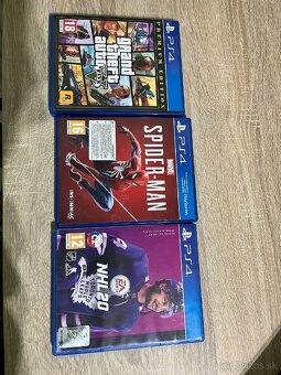 PS4 PRO 1TB - 4