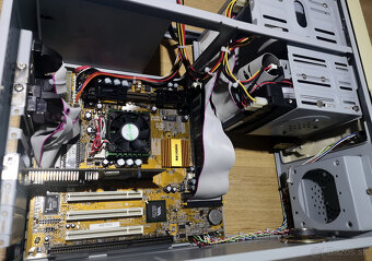Predám Retro PC Celeron 400MHz - 4
