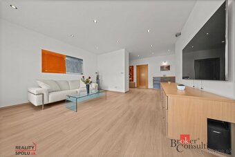 Predaj: Priestranný 3 izbový byt Nové Mesto, Stromová ulica - 4