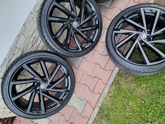 Volkswagen r19 - 4