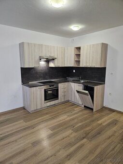2-izbový byt s veľkou terasou a parkovacím miestom - 4