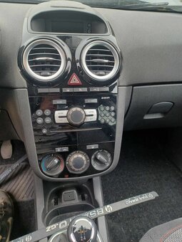 Rozpredám Opel Corsa D 1.2 63kw A12XER 2012 - 4