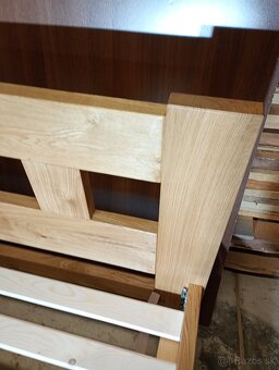 Masívna dubová posteľ 160 × 200 cm - 4