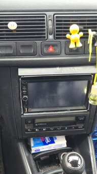 Predám Volkswagen Golf 1.6 benzín, r.v. 1999 - 4