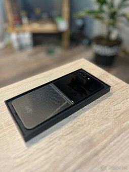Samsung Galaxy Z Flip 6 256 / 12GB - 4