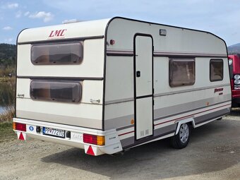 Karavan LMC 490 - predstan s bokami - 4