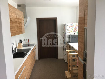 Na prenájom 4- izbový byt na sídlisku SNP v Michalovciach - 4