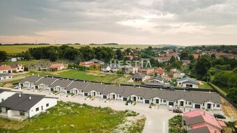 Stavebný pozemok 706 m2 v novo-vybudovanej lokalite Hlboké - 4