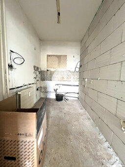 Reality KOMPLEX s.r.o. ponúka na predaj priestranný 1-izbový - 4