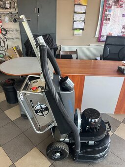 Planetarna bruska na beton HTC 500, Hladicka lesticka - 4