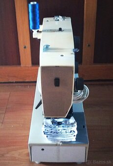 Kufríkový šijací stroj. - 4