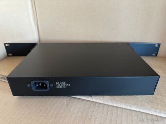 Edimax ES-1008PL v 8 port PoE+ Switch - 4