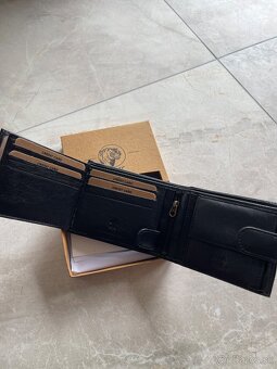 Elegantná pánska kožená peňaženka so zapínaním. - 4