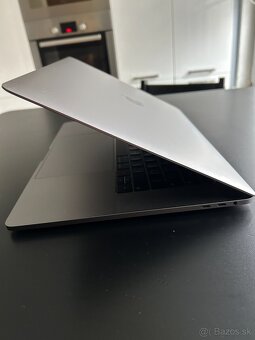 MacBook Pro 15" (2019) – Intel i7, 16 GB RAM, 250 GB SSD - 4