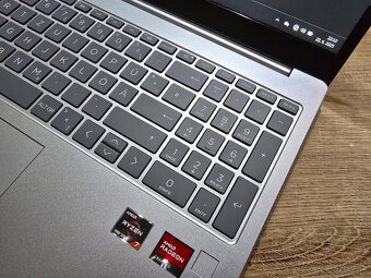 15.6 palcove hp 15 so 16gb ram 512gb ssd diskom a ryzen 7 pr - 4