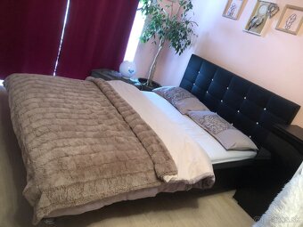 Posteľ s roštom a matracom 140x200 - 4