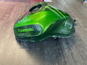 nádrž Kawasaki Z1000SX - 4