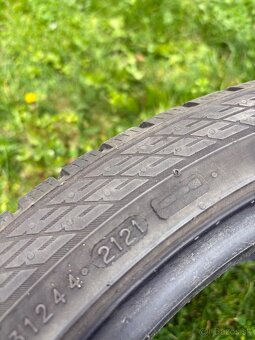Predám zimné 235 40 r19 - 4