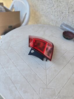 Predám pravé zadné svetlo - 4