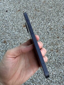 IPhone 12 - baterie 94% - 4