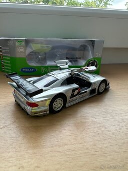 Model auticka Mercedes - 4