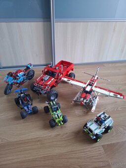 LEGO TECHNIC sety - Predám jednotlivo + návody + extra diely - 4