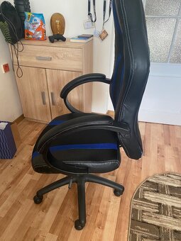 Moderná herná/kancelárska stolička – čierno-modrá, pohodlná - 4