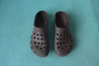 Detské šlapky typu Crocs- hnedé, veľ. 40/41, výborný stav - 4
