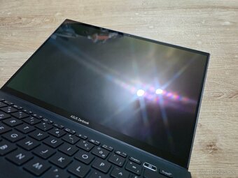 Dotykovy Asus Zenbook 14 OLED so 16 gb ram i7 procesorom a 5 - 4
