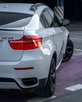 BMW X6 xDrive 50i 4.4 V8 300kW - 4