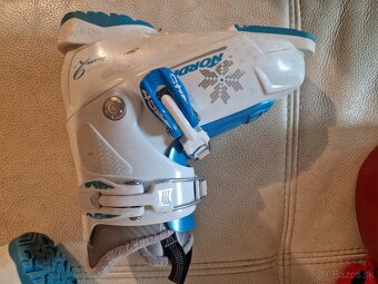 Detská lyžiarska výbava – lyžiarky Nordica + prilba - 4