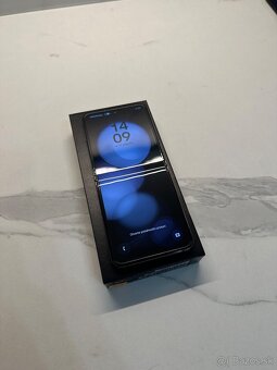 Samsung Galaxy Z Flip5 512GB Black - 4