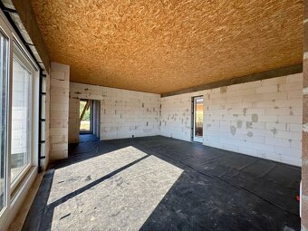 BENIAKOVCE - TEHLOVÝ 4 IZBOVÝ PEKNÝ RD 107 M2 S TERASOU, HRU - 4