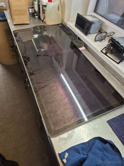 Predám ľavé/pravé stredné okno pre VW T4 - 4