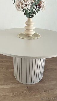 Jedálenský stôl - 4