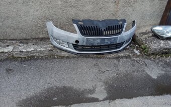Škoda Fabia II facelift rok 2007 kapota naraznik svetlá - 4
