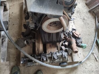 Predám motor Perkins z Manitou - 4